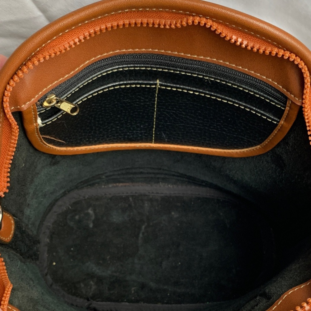 Dooney & Bourke Black and Tan Shoulder Bag - Picture 4 of 4